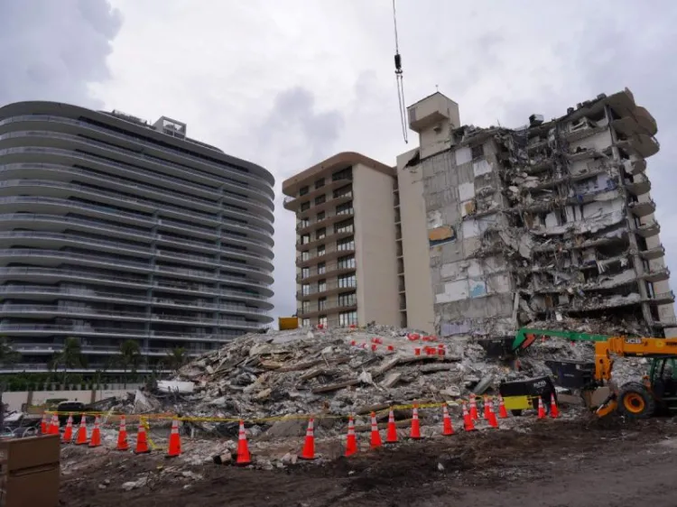 Notifican 16 muertos por derrumbe en Miami; se agotan esperanzas