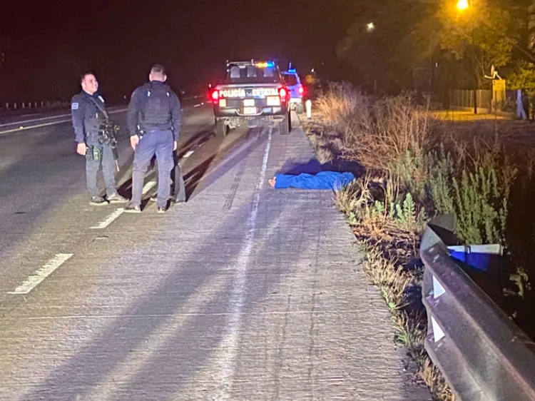 Localizan a hombre sin vida en carretera Internacional