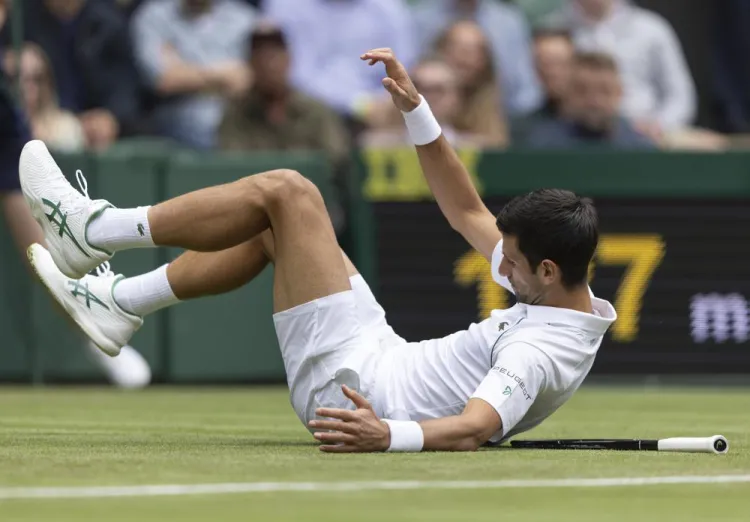 Novak Djokovic  gana en tres sets