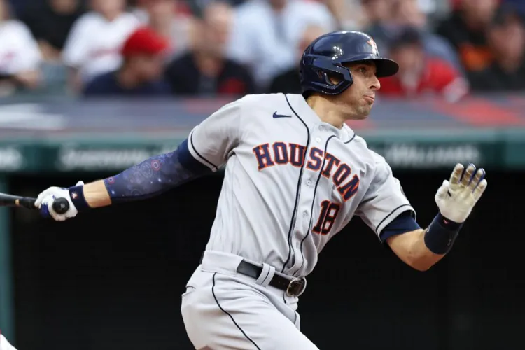 Astros pasan sobre Indios