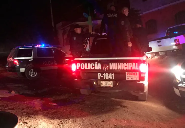 Detienen a conductor punible tras chocar contra la banqueta