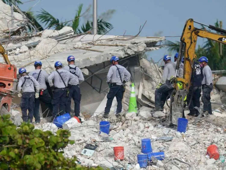 Recuperan tres cuerpos más del edifico colapsado en Miami; van 27 muertos