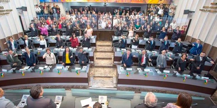 Diputados ‘tiran’ funciones