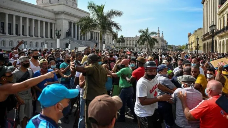 ‘Abajo la dictadura’ gritan cubanos