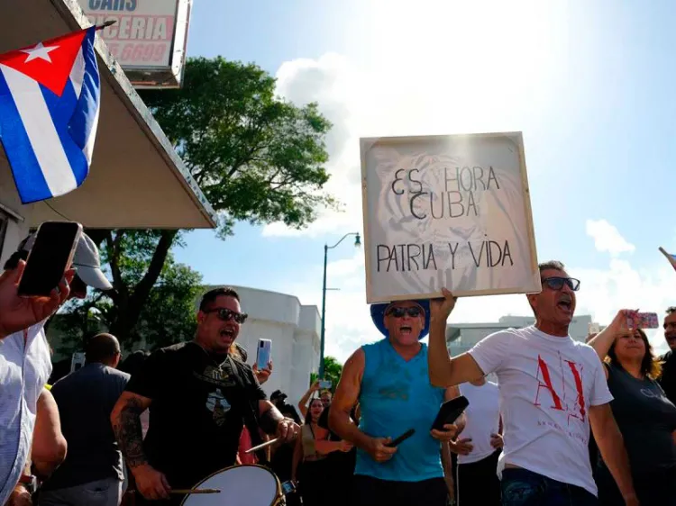 Pide López Obrador levantar bloqueo a Cuba