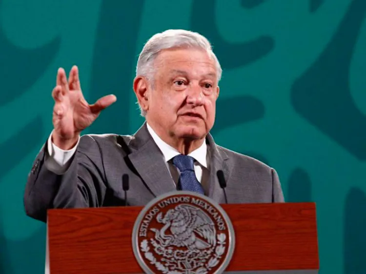 Jóvenes estuvieron expuestos a contenidos tóxicos en la pandemia: AMLO