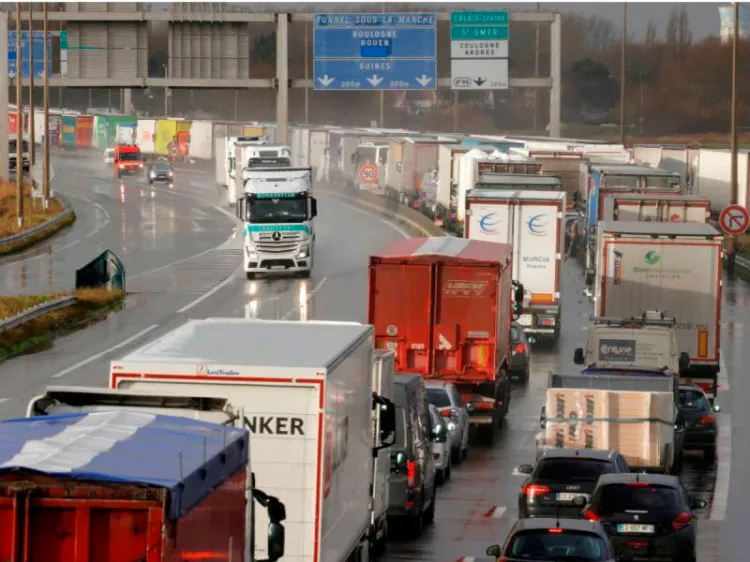 Plantea UE prohibir venta de autos de combustión a partir de 2035