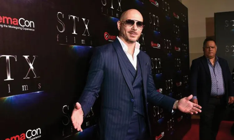 Pitbull pide apoyo para Cuba