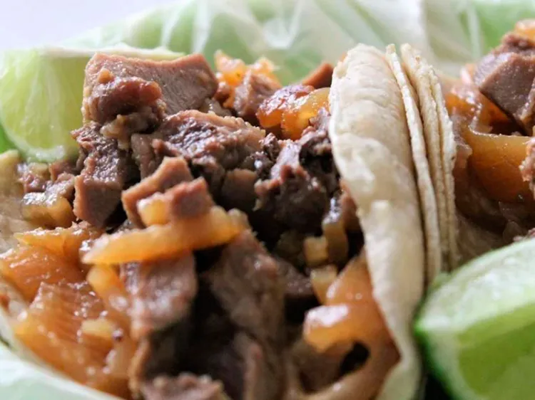 El taco como el amor ‘va con todo’… este es el origen de la palabra