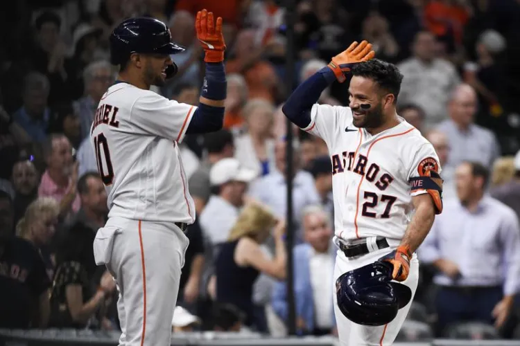 Dos jonrones de Altuve