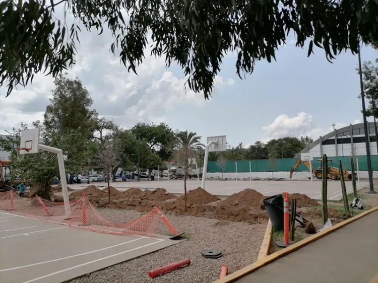 Detenida obra de construcción de cancha de tenis