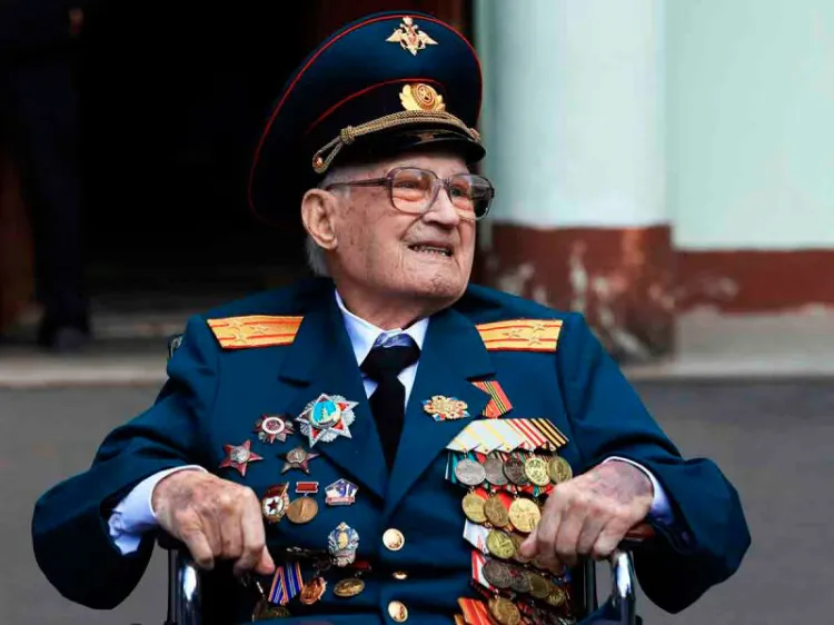Veterano ruso de la Segunda Guerra Mundial vence al covid, tiene 102 años