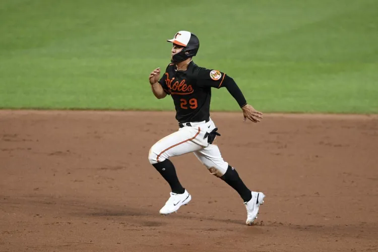 Urías produce dos al ganar Orioles