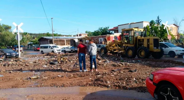 Continúan trabajos de limpieza tras lluvias