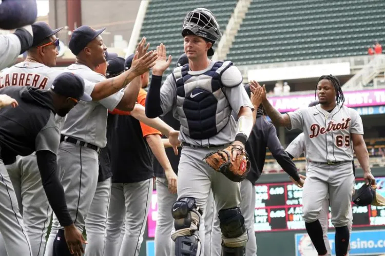 Tigres gana duelo de palos