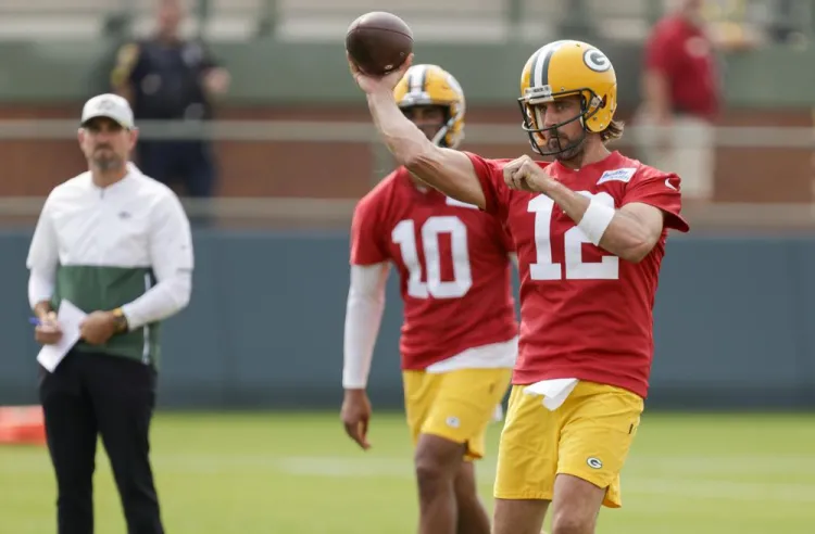 Entrena Rodgers  con varias dudas