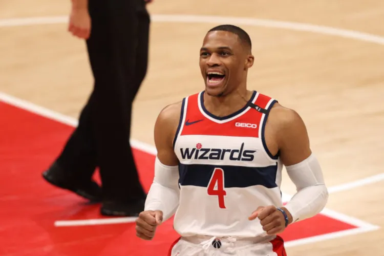 Westbrook pasa a Lakers