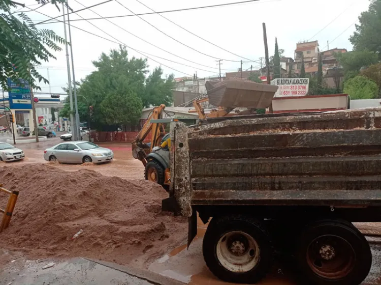 Retiran 300 ‘dompadas’ de tierra