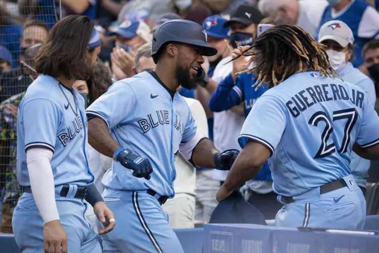 Azulejos gana en Toronto