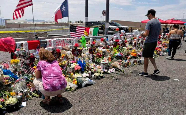 Inauguran jardín en El Paso en memoria de víctimas del tiroteo en tienda de Walmart
