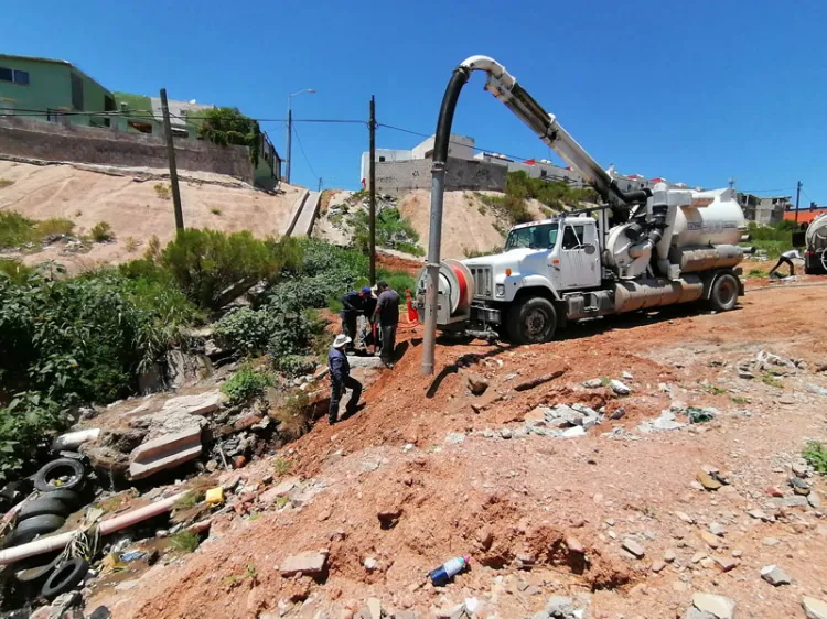 Atiende Oomapas fuga de drenaje en Bellotas