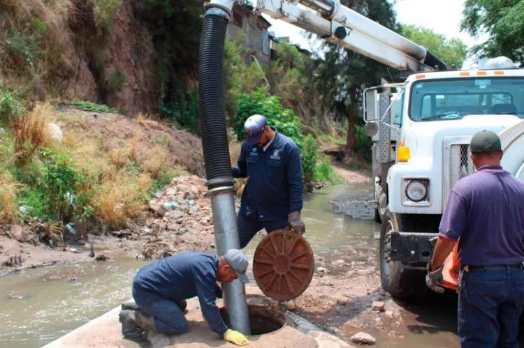 Coordinan trabajos para desazolvar alcantarillas y evitar inundaciones