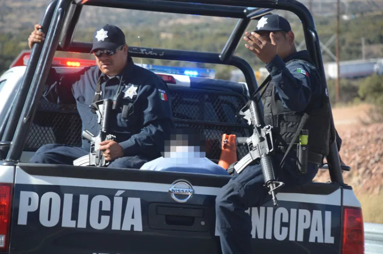 Detienen a sujeto por actos inmorales en la vía pública