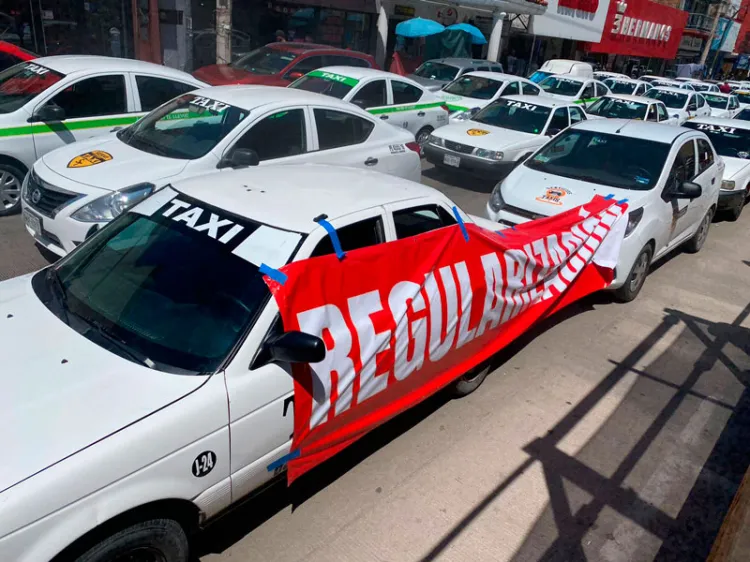 Buscan permisionarios regularizar 500 taxis en Nogales