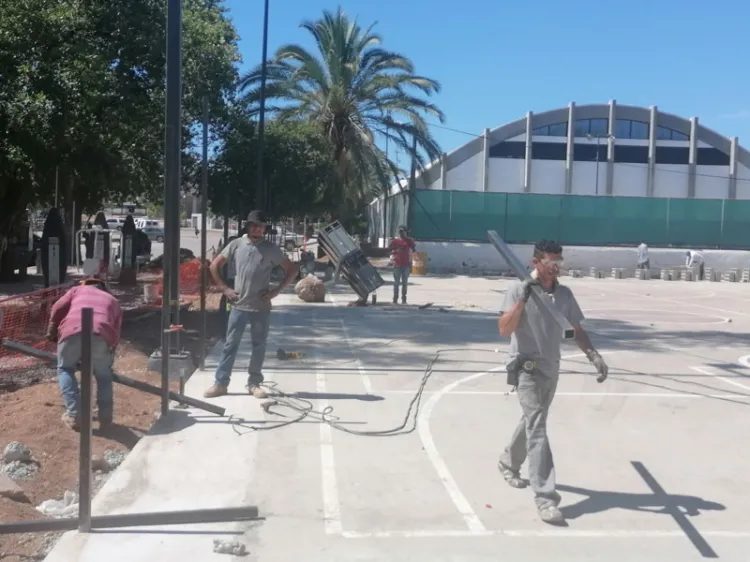 Reinicia construcción de las canchas de tenis