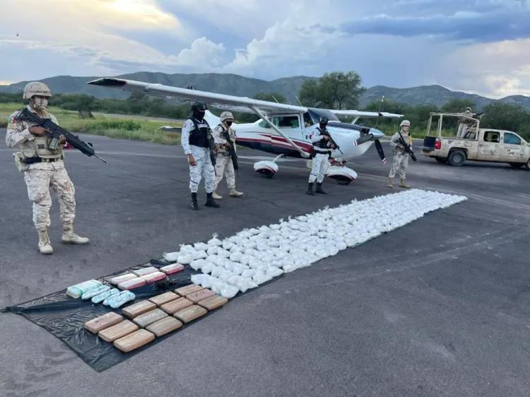 Decomisa Sedena aeronave con millonaria carga de drogas y dinero