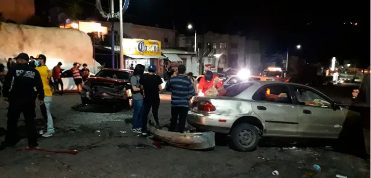 Choque deja seis lesionados en la San Miguel