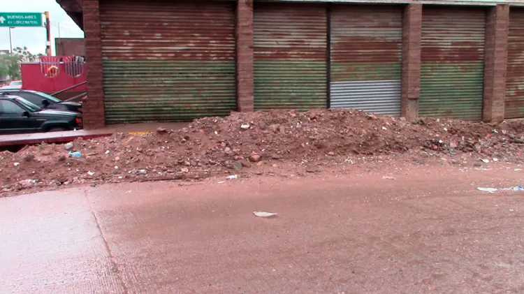 Colapsado el drenaje pluvial en la colonia De los Héroes