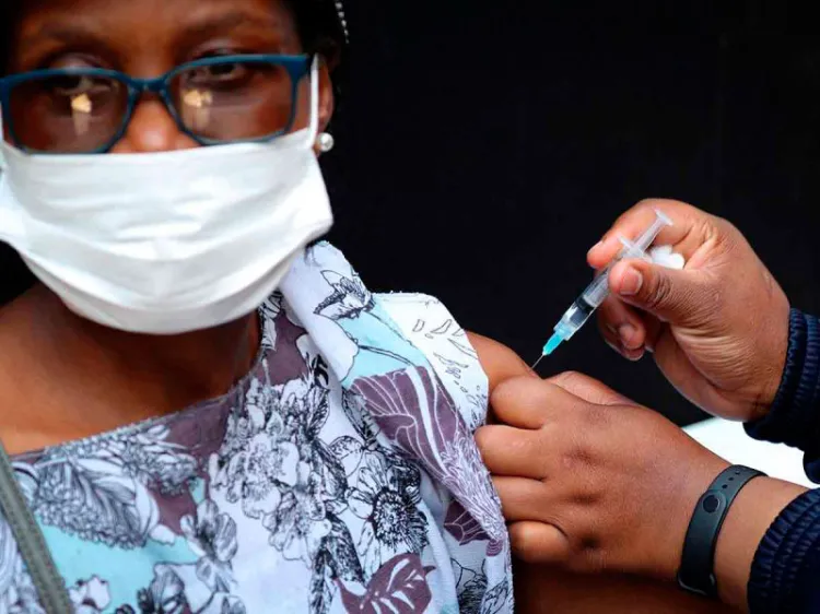 África está cerca de fallar objetivo “crucial” de vacunación covid, alerta la OMS