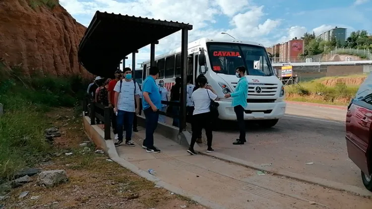 Mantienen vacunación binacional contra Covid