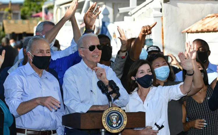 El mundo enfrenta “alerta roja” por crisis climática; dice Biden tras visita a NY por “Ida”