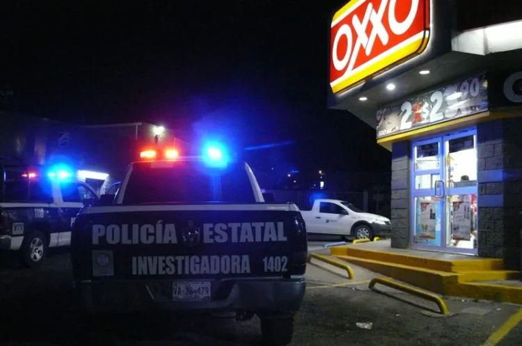 Atraca ex empleado Oxxo en Las Bellotas