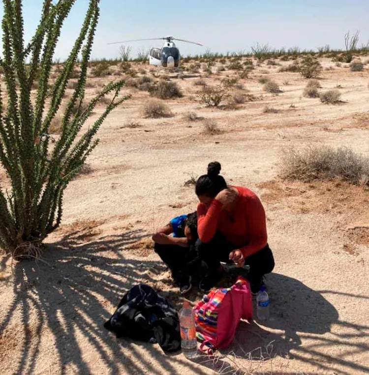 Rescatan a madre e hijo en desierto de Arizona