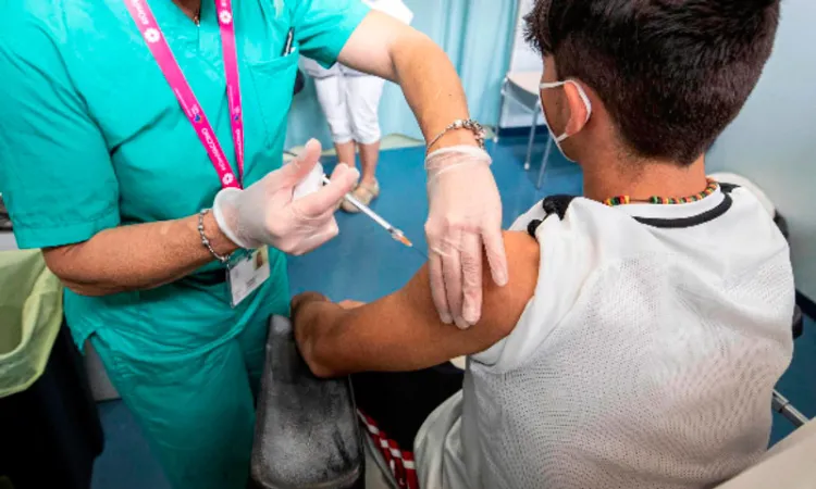 Vacuna SLRC a menores de 17 años contra Covid-19