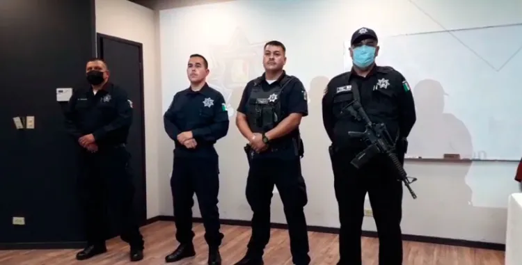 Reconocen a policías que rescataron a rehén