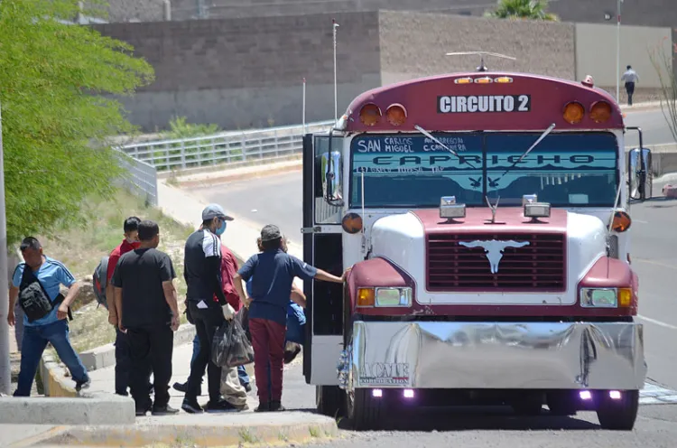 Denuncian a camioneros que ignoran el uso del cubrebocas