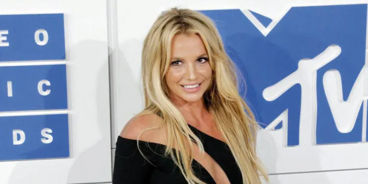 Britney queda libre de su padre