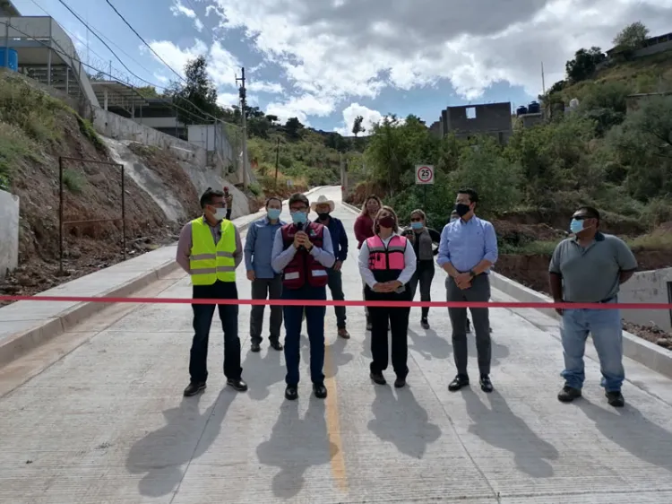 Encabeza Juan Gim inauguración de remanentes de pavimentaciones