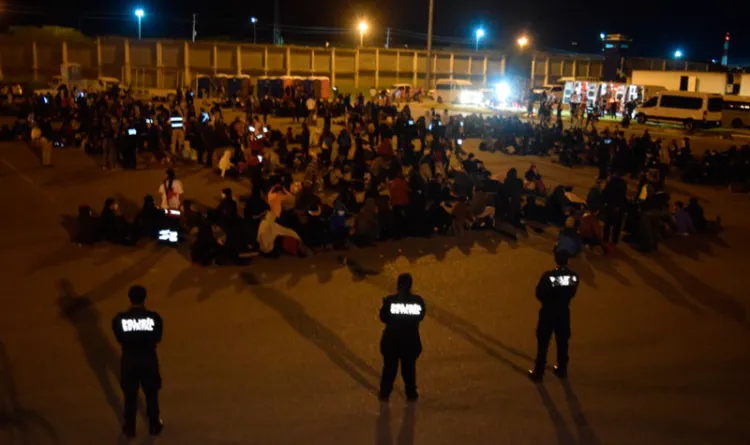 Rescatan a cientos de migrantes en Tamaulipas, viajaban en camiones refrigerantes