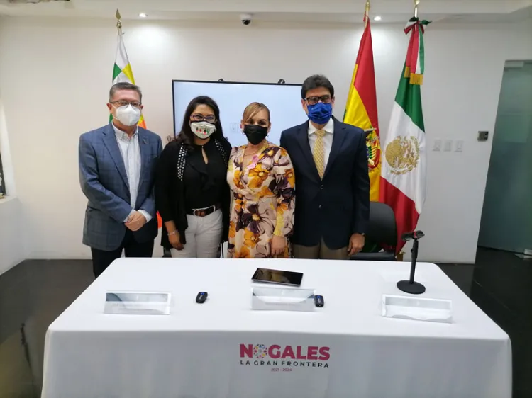 Recibe alcalde Juan Gim a embajador de Bolivia por Feria del Libro