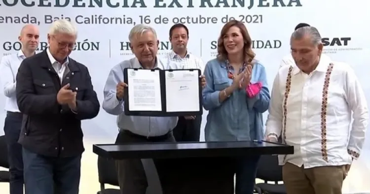 Firma AMLO decreto de regularización de carros extranjeros