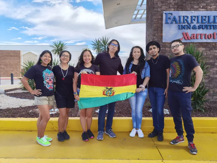 Danzantes bolivianos se enamoran de Nogales