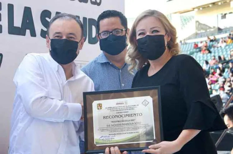 Destaca gobernador la labor del personal de salud en pandemia