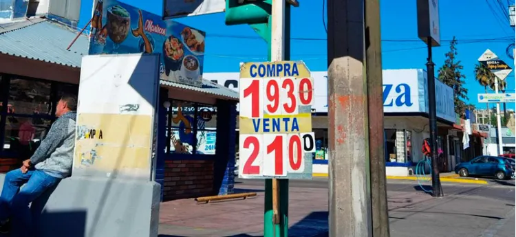 Dólar se vende hasta en 21 pesos