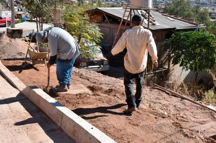 Acondiciona el Ayuntamiento las calles y banquetas de la Rosarito