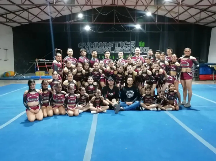 Equipo Fénix Nogales va a competencia nacional de porristas